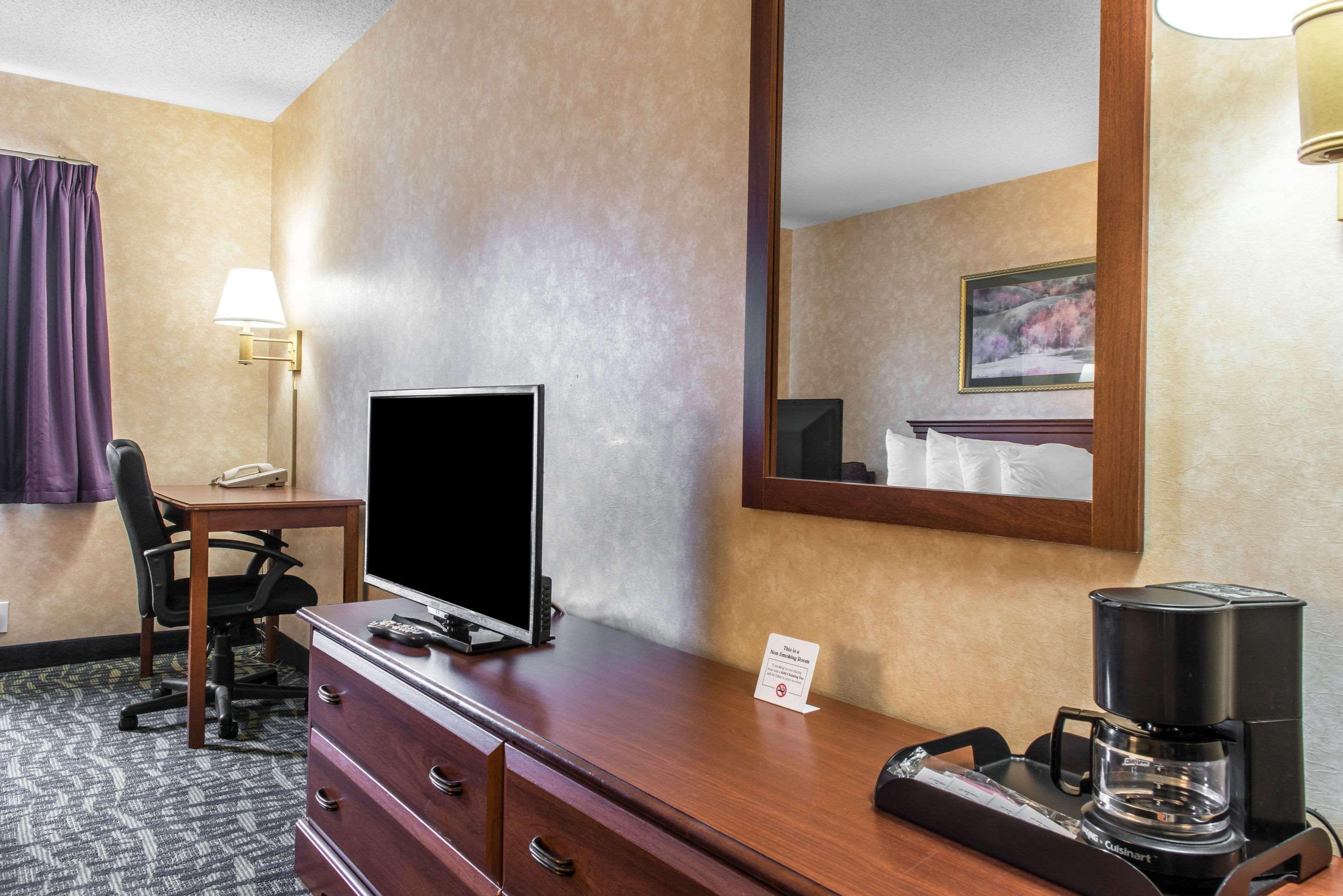 Quality Inn & Suites Titusville Exteriör bild
