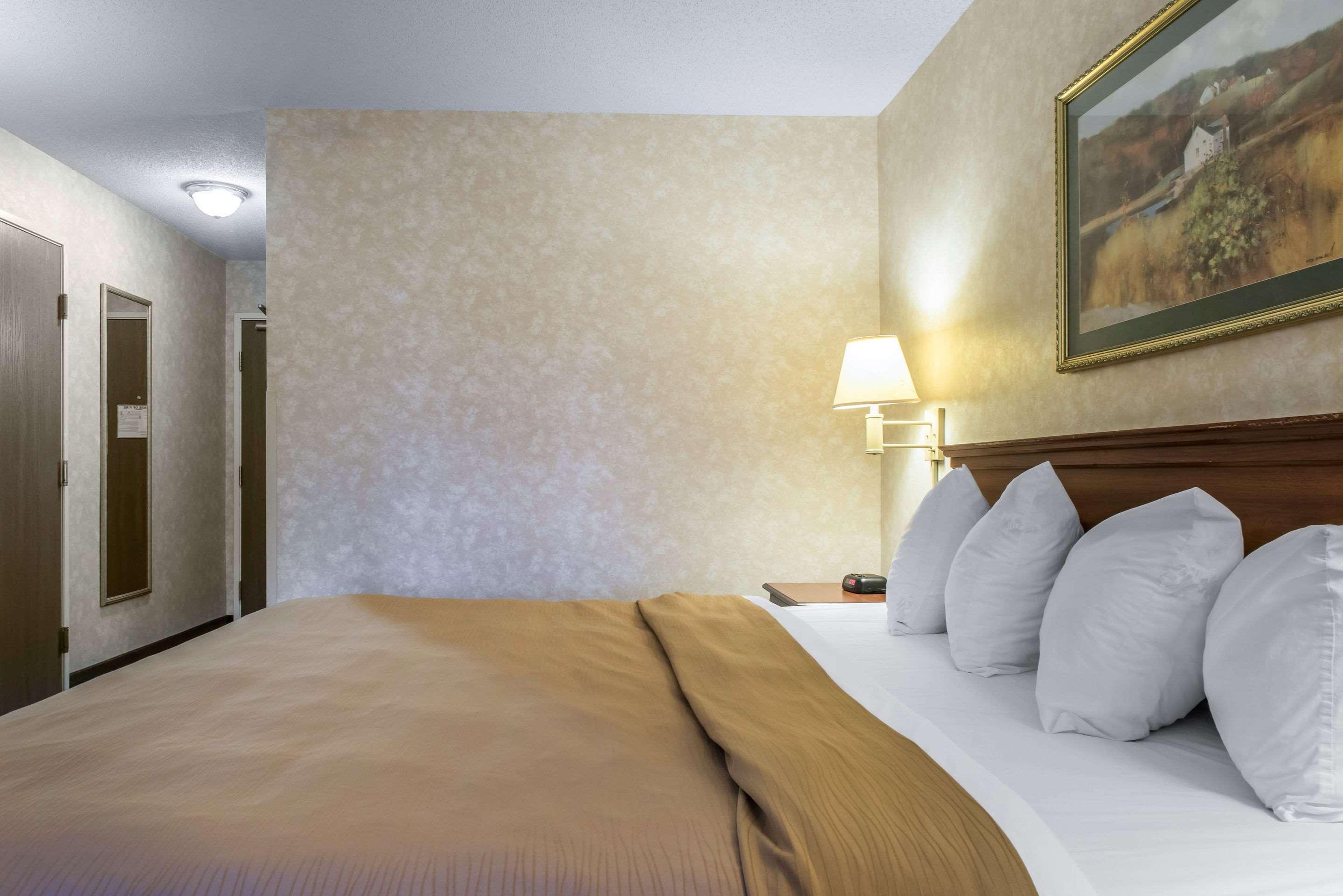 Quality Inn & Suites Titusville Exteriör bild