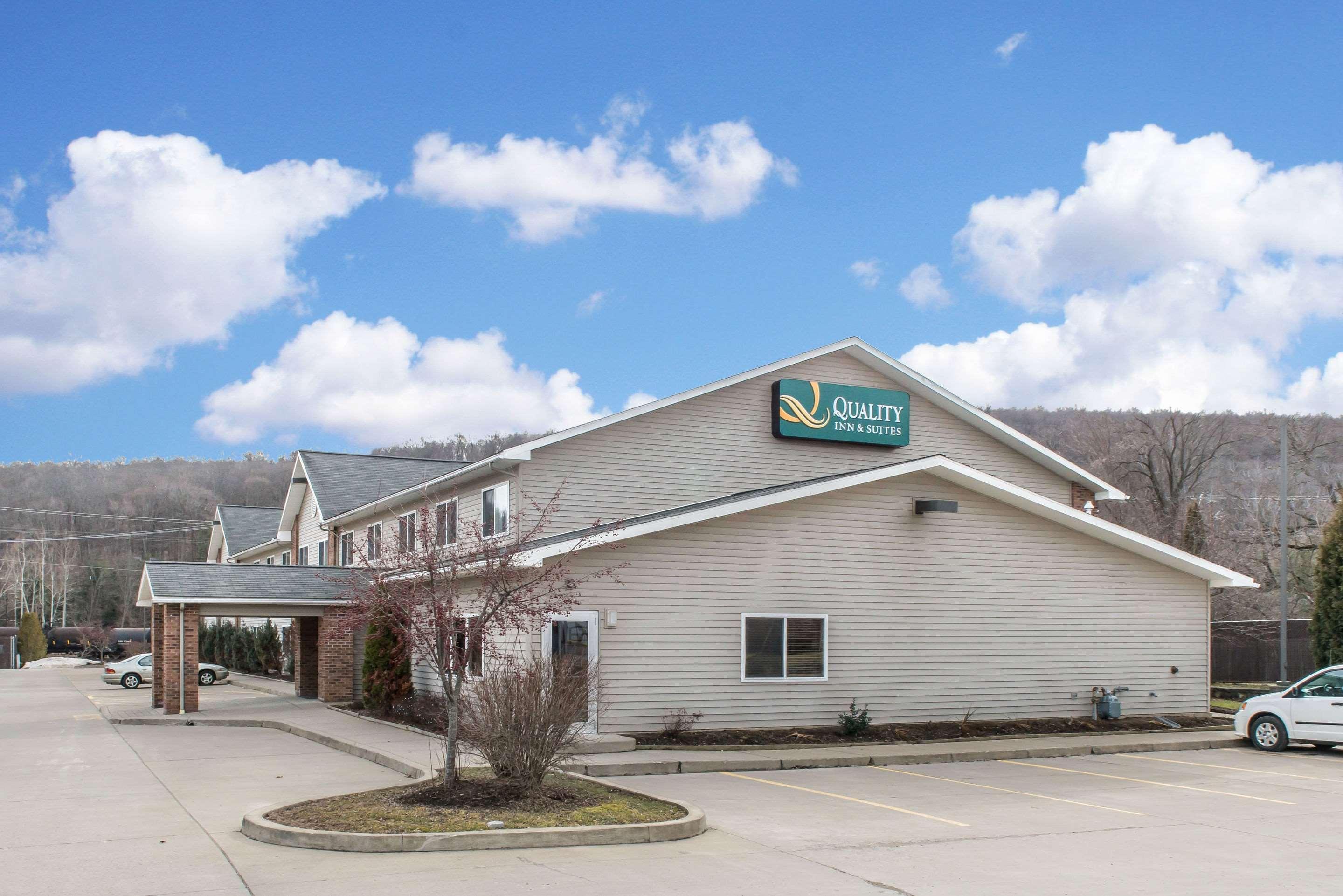 Quality Inn & Suites Titusville Exteriör bild