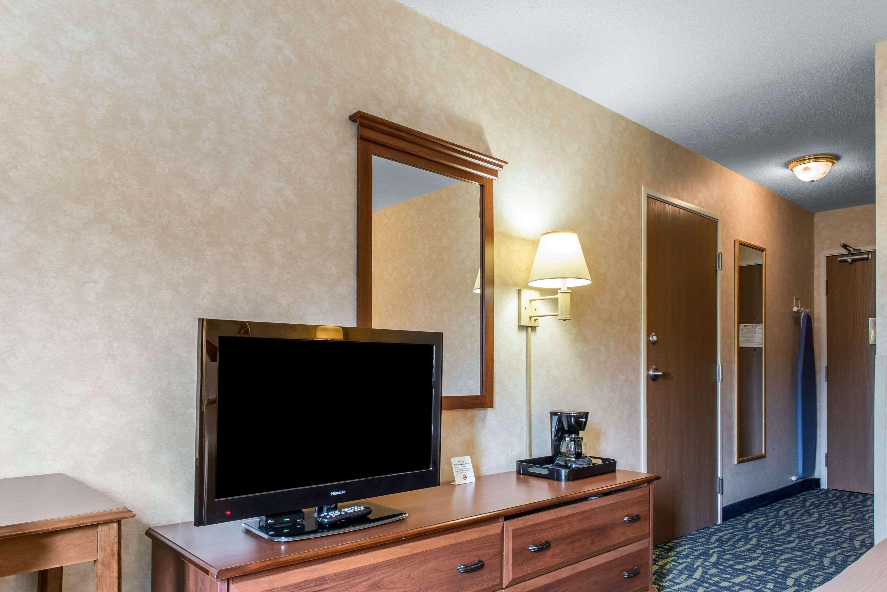 Quality Inn & Suites Titusville Exteriör bild