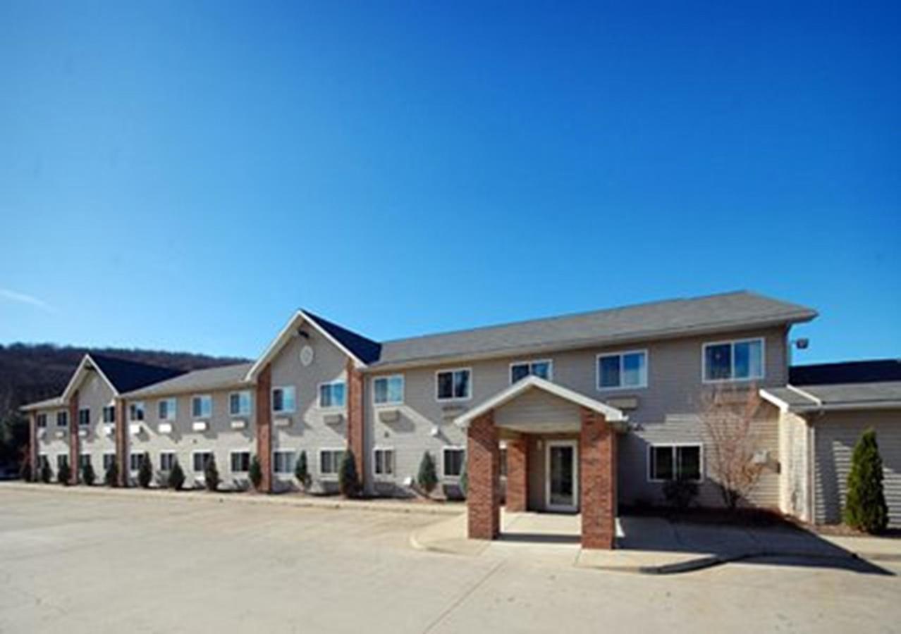 Quality Inn & Suites Titusville Exteriör bild